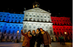 The Kidsweek site showed how other countries displayed support for the people of Paris.